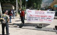San Cristóbal de las Casas / Maestros realizan protestas en las oficinas de la Secretaría de Educación por resolver un problema en la Jefatura de Zonas de Educación Indígena desde esta mañana para exigir la destitución de los delegados de zona, bloqueando