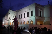 Domingo 22 de marzo del 2015. San Cristóbal de las Casas. Cada noche la barda del edificio municipal coleto recuerda que no se puede borrar la memoria.