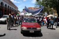 Habitantes de varias colonias de San Cristóbal de las Casas, se manifiestan esta mañana para exigir al ayuntamiento que sean pavimentadas las avenidas pendientes en esta administración local.