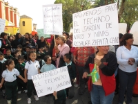 Lunes 7 de noviembre. Protestan niños de escuela coleta.