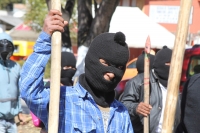 Martes 20 de noviembre del 2012. San Cristóbal de las Casas, Chiapas. Indígenas de varias colonias de San Cristóbal de las Casas marchan gritando consignas zapatistas durante las celebraciones de la Revolución Mexicana para exigir a las autoridades estata