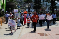 Pobladores de San Fernando realizan un recorrido de protesta por las calles de esta comunidad cercana a Tuxtla, protestando ante las autoridades municipales por la falta de obra pública y en especial por los trabajos inconclusos del boulevard de acceso qu