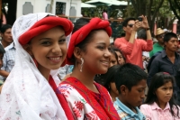 Sábado 21 de julio del 2012.  San Cristóbal de las Casas, Chiapas. Habitantes de Tecun Uman, Guatemala reciben el reconocimiento cultural por parte de las autoridades del ayuntamiento de la ciudad de San Cristóbal de las Casas, Chiapas.