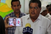 Lunes 20 de febrero del 2017. Tuxtla Gutiérrez. Representantes de la región educativa a la que pertenece El Bosque se reúnen con autoridades de la Secretaria de Educación en busca de restablecer el diálogo en el plantel de la comunidad Los Platanos. Lunes 20 de febrero del 2017. Tuxtla Gutiérrez. Representantes de la región educativa a la que pertenece El Bosque se reúnen con autoridades de la Secretaria de Educación en busca de restablecer el diálogo en el plantel de la comunidad Los Platanos.