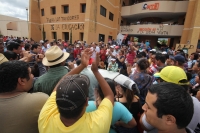 Lunes 4 de noviembre del 2013. Tuxtla Gutiérrez. Aspectos del edificio de la Sección 40 y de la conferencia de prensa los voceros de los diferentes grupos participantes del movimiento magisterial.