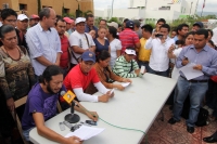 Lunes 4 de noviembre del 2013. Tuxtla Gutiérrez. Aspectos del edificio de la Sección 40 y de la conferencia de prensa los voceros de los diferentes grupos participantes del movimiento magisterial.