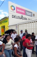 Miércoles 3 de febrero. Militantes de la Organización Antorcha Campesina protestan cerrando la calle de acceso al edificio de la SEDESOL en Tuxtla Gutiérrez para exigir el pago de los recursos de los  diferentes programas económicos.