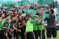 Viernes 29 de mayo del 2015. Chiapa de Corzo. La selección nacional de fut bol de México durante la revisión de la cancha del estadio Zoque donde sostendrá este sábado el encuentro amistoso ante la símil de Guatemala.