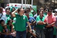 Viernes 13 de junio del 2014. Tuxtla Gutiérrez. Manuel Velazco Coello, gobernador del estado de Chiapas disfruta del partido de la selección mexicana ante Camerún en compañía de la plantilla del equipo Jaguares de Chiapas del fut bol nacional este medio d
