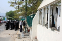 Viernes 24 de abril del 2015. Tuxtla Gutiérrez. Varios destrozos ocasionan supuestos normalistas encapuchados en oficinas de la sub secretaria de educación federalizada en Chiapas, tiendas comerciales y en la caseta de cobro de la autopista Tuxtla Gutiérr