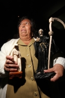 Octubre del 2013. La Santa Muerte Coleta. Los creyentes en el culto de la Santa Muerte se reúnen por un año más en un salón de fiestas del sur de la ciudad coleta para conmemorar la petición de dar a conocer públicamente el credo que desde hace varios año
