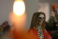 Octubre del 2013. La Santa Muerte Coleta. Los creyentes en el culto de la Santa Muerte se reúnen por un año más en un salón de fiestas del sur de la ciudad coleta para conmemorar la petición de dar a conocer públicamente el credo que desde hace varios año