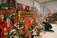 Octubre del 2013. La Santa Muerte Coleta. Los creyentes en el culto de la Santa Muerte se reúnen por un año más en un salón de fiestas del sur de la ciudad coleta para conmemorar la petición de dar a conocer públicamente el credo que desde hace varios año