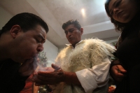 Octubre del 2013. La Santa Muerte Coleta. Los creyentes en el culto de la Santa Muerte se reúnen por un año más en un salón de fiestas del sur de la ciudad coleta para conmemorar la petición de dar a conocer públicamente el credo que desde hace varios año