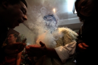 Octubre del 2013. La Santa Muerte Coleta. Los creyentes en el culto de la Santa Muerte se reúnen por un año más en un salón de fiestas del sur de la ciudad coleta para conmemorar la petición de dar a conocer públicamente el credo que desde hace varios año