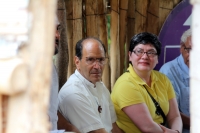 Jueves 9 de julio del 2015. Tapachula de Córdova y Ordoñez. El sacerdote Alejandro Solalinde vista este medio día el basurero municipal donde migrantes centroamericanos trabajan en la recolección de basura.