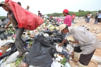Jueves 9 de julio del 2015. Tapachula de Córdova y Ordoñez.El basurero municipal donde migrantes centroamericanos trabajan en la recolección de basura.