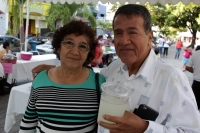 Sábado 28 de febrero del 2015. Tuxtla Gutiérrez. Augusto Solórzano y su esposa disfrutando de una caminata en el Parque de la Marimba.