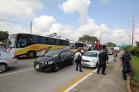 Martes 19 de noviembre del 2013. Tuxtla Gutiérrez. Elementos de las diferentes corporaciones policías intervienen esta mañana durante el bloqueo que realizaba el Comité de Defensa Ciudadana en el crucero de La Pochota en el poniente de la capital de Chiap