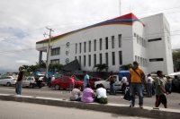 Miércoles 9 de octubre del 2013. Tuxtla Gutiérrez. Aspectos de los maestros tomando los medios de comunicación en la capital de Chiapas.