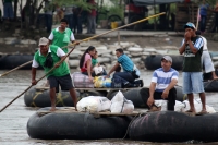 Julio del 2014. Suchiate. La corriente del rio no solo arrastra la memoria sino las esperanzas de los cientos de personas que día a día transitas entre ciudad Hidalgo y Tecún Umán.
