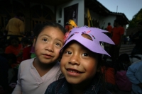La Asociación Civil Sueñiños de San Cristóbal de las Casas celebra un año más de realizar actividades con niños pobres y en situaciones de riesgo con una marcha y obra de teatro en la Plaza de la Paz.