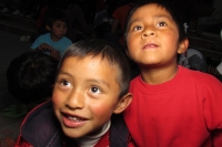 La Asociación Civil Sueñiños de San Cristóbal de las Casas celebra un año más de realizar actividades con niños pobres y en situaciones de riesgo con una marcha y obra de teatro en la Plaza de la Paz.