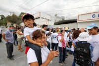 Domingo 8 de diciembre del 2013. Chiapa de Corzo. Manifestantes y trabajadores de la Calera se encuentran durante la manifestación para exigir la salida de Cales y Morteros de Chiapas del Cañón del Sumidero.