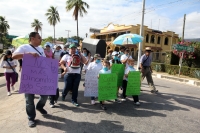 Domingo 8 de diciembre del 2013. Chiapa de Corzo. Manifestantes y trabajadores de la Calera se encuentran durante la manifestación para exigir la salida de Cales y Morteros de Chiapas del Cañón del Sumidero.