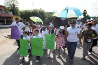 Domingo 8 de diciembre del 2013. Chiapa de Corzo. Manifestantes y trabajadores de la Calera se encuentran durante la manifestación para exigir la salida de Cales y Morteros de Chiapas del Cañón del Sumidero.