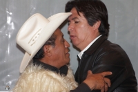 Miércoles 19 de noviembre del 2014. San Cristóbal de las Casas. Los familiares de la indígena Tsotsil Susana Hernández Gómez quien falleciera al no ser atendida cuando estaba en labores de parto en el Hospital de la Mujer reciben la disculpa pública que o