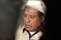 Miércoles 19 de noviembre del 2014. San Cristóbal de las Casas. Los familiares de la indígena Tsotsil Susana Hernández Gómez quien falleciera al no ser atendida cuando estaba en labores de parto en el Hospital de la Mujer reciben la disculpa pública que o