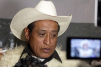 Miércoles 19 de noviembre del 2014. San Cristóbal de las Casas. Los familiares de la indígena Tsotsil Susana Hernández Gómez quien falleciera al no ser atendida cuando estaba en labores de parto en el Hospital de la Mujer reciben la disculpa pública que o