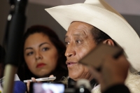 Miércoles 19 de noviembre del 2014. San Cristóbal de las Casas. Los familiares de la indígena Tsotsil Susana Hernández Gómez quien falleciera al no ser atendida cuando estaba en labores de parto en el Hospital de la Mujer reciben la disculpa pública que o