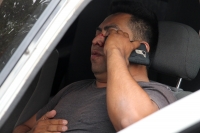 Lunes 20 de febrero del 2017. Tuxtla Gutiérrez. Elementos de protección civil municipal realizan los primeros auxilios a un taxista lesionado esta mañana en un accidente provocado por el mal estado de las calles en las cercanías del Hospital Gilberto Góme