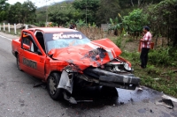 Sábado 4 de diciembre del 2014. San Fernando. Un aparatoso accidente en el tramo carretero San Fernando-Chicoasen involucra a un taxi y a una camioneta dejando a varias personas heridas. Sábado 4 de diciembre del 2014. San Fernando. Un aparatoso accidente en el tramo carretero San Fernando-Chicoasen involucra a un taxi y a una camioneta dejando a varias personas heridas.