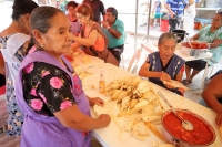 Martes 21 de febrero del 2017. Tuxtla Gutiérrez. Las mujeres de la comunidad Zoque elaborando las ofrendas y comida cuenta de la pedida de las vírgenes en casa de los Sres. Reneyra Coello y César Ramos