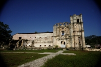 El convento de Tecpatan presenta a los visitantes un cumulo de tesoros históricos  a quienes visitan las ciudades y comunidades de la región de los Mezcalapas. la arquitectura de principios de la época colonial, la platería de del conjunto arquitectónico,