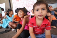 Jueves 19 de mayo. Campamentistas desplazados por las inundaciones del Alto Grijalva en Chiapas, piden a las autoridades estatales intervengan para solucionar las muertes y enfermedades que sufren los pobladores de varias familias.