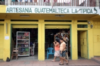 Julio del 2014. Tecún Umán, Guatemala. El nombre del último guerrero maya quiche es el nombre que recibe la ciudad fronteriza que colinda con Ciudad Hidalgo, Chiapas y el rio Suchiate, lugar que es el principal paso fronterizo hacia México muestra su pers Julio del 2014. Tecún Umán, Guatemala. El nombre del último guerrero maya quiche es el nombre que recibe la ciudad fronteriza que colinda con Ciudad Hidalgo, Chiapas y el rio Suchiate, lugar que es el principal paso fronterizo hacia México muestra su pers