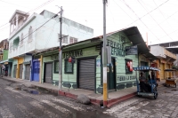 Julio del 2014. Tecún Umán, Guatemala. El nombre del último guerrero maya quiche es el nombre que recibe la ciudad fronteriza que colinda con Ciudad Hidalgo, Chiapas y el rio Suchiate, lugar que es el principal paso fronterizo hacia México muestra su pers