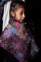 Lunes 20 de agosto del 2012. San Lorenzo Zinacantan. Las familias de artesanas dedicadas a la elaboración de los trajes tipicos de los parajes zinacantecos estan formados principalmente por grupos de mujeres quienes se encargan de mantener el uso de la ve