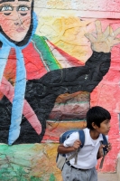 Lunes 4 de noviembre del 2013. Tuxtla Gutiérrez. Alumnos de la Telesecundaria 121 de Las Granjas se integran a clases después del acuerdo que sostuvieron padres de familia y la directiva de este plantel ubicado en la zona norte oriente de esta ciudad.