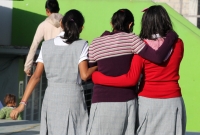 Lunes 4 de noviembre del 2013. Tuxtla Gutiérrez. Alumnos de la Telesecundaria 121 de Las Granjas se integran a clases después del acuerdo que sostuvieron padres de familia y la directiva de este plantel ubicado en la zona norte oriente de esta ciudad.