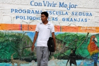 Lunes 4 de noviembre del 2013. Tuxtla Gutiérrez. Alumnos de la Telesecundaria 121 de Las Granjas se integran a clases después del acuerdo que sostuvieron padres de familia y la directiva de este plantel ubicado en la zona norte oriente de esta ciudad.