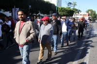 Lunes 9 de enero del 2017. Tuxtla Gutiérrez. Trabajadores de Telesecundarias protestan esta mañana en la avenida central y se dirigen a las instalaciones de la SECH