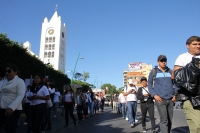 Lunes 9 de enero del 2017. Tuxtla Gutiérrez. Trabajadores de Telesecundarias protestan esta mañana en la avenida central y se dirigen a las instalaciones de la SECH
