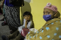 Jueves 7 de septiembre del 2017. Tuxtla Gutiérrez. Los pacientes de los hospitales de la ciudad momentos después del fuerte temblor de esta noche. En el Hospital Pediátrico son desalojados preventivamente y algunos dados de alta por su propia voluntad Jueves 7 de septiembre del 2017. Tuxtla Gutiérrez. Los pacientes de los hospitales de la ciudad momentos después del fuerte temblor de esta noche. En el Hospital Pediátrico son desalojados preventivamente y algunos dados de alta por su propia voluntad