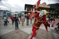 La comunidad de Tenejapa recibe en su plaza el grupo de espectáculos del Festival Cervantino Coleto la tarde de este viernes.
