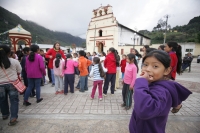 La comunidad de Tenejapa recibe en su plaza el grupo de espectáculos del Festival Cervantino Coleto la tarde de este viernes.